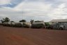 Un des nombreux "road train", ces camions comportant jusqu'à 5 remorques qui roulent à 120 km/h sur les routes du désert. 