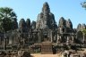 Le Bayon, le temple montagne aux 200 regards mystérieux est le temple central de l'ancienne ville d'Angkor.