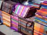 Le marché d'Otavalo, le plus grand et le plus vieux  marché d'artisanat d'Amérique du Sud. Carrefour andin dès l'époque pré-inca.