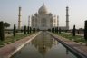 Le Taj Mahal, le monument le plus extravagant jamais bâti par amour. Le Taj est le tombeau que l'empereur Shah Jahan a fait construire pour recevoir le corps de sa deuxième épouse morte en mettant au monde son quatorzième enfant en 1631.