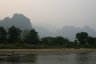 Vue sur la rivière Nam Song et les montagnes à Vang Vieng.