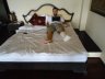 Repos forcé dans la chambre d'hôtel à Vientiane après la visite chez le médecin de l'ambassade de France.