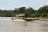 Le canot que nous avons pris pour nous rendre sur le site archéologique de Yaxchilan car le site est accessible uniquement par bateau. Le fleuve sépare le Mexique du Guatémala.