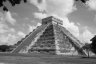 La plus grande pyramide (25 mètres) de Chichèn Itza est la représentation en pierre du calendrier maya.