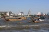 Les bateaux (publics et privés) sont des moyens de transport sur le fleuve Chao Phraya.