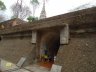 Le Wat U Mong, un wat de forêt, il comporte des tunnels de méditation en brique.