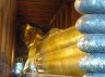 Le Wat Pho possède le plus grand bouddha couché (de 46 mètres de long et 15 mètres de haut, illustre l'ascension du Bouddha au nirvana) et la plus grande collection de bouddha de Thaïlande.
