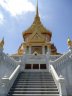 Le Wat Traimit est célèbre pour son extraordinaire bouddha en or massif de 3 mètres de haut qui pèse 5,5 tonnes.