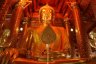 Le site de Wat Phanan Choeng est très prisé par les pélerins. Le bouddha mesure 19 mètres de haut.
