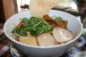 Une spécialité de la ville, le Lao Cau, c'est du porc avec des nouilles et des herbes... un délice.